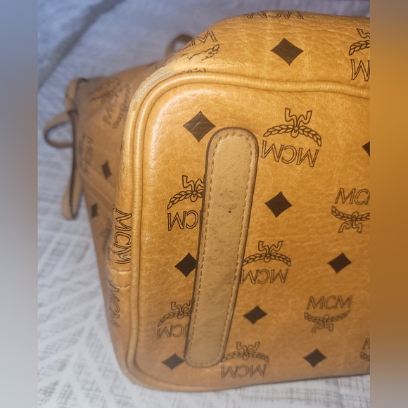 Authentic MCM Reversible Liz Tote - Picture 5 of 9